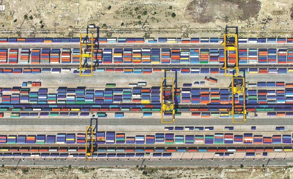 China-Europe-cargo-trains-conveying