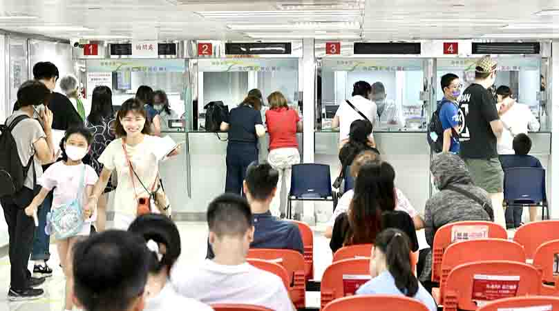 Non-Chinese-permanent-residents-of-HK