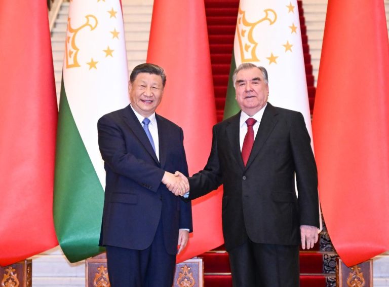 Xi-Jinping-talks-with-Tajik-President-Emomali-Rahmon-at-presidential-palace-in-Dushanbe-Tajikistan