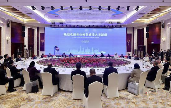 Xinjiang-holds-exchange-event-with-foreign-diplomats