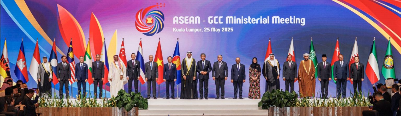 ASEAN-Summits-in-Malaysia-Steers-Strategic-Cooperation-in-Multipolar-World-NSN-Asia-3025-1536x447
