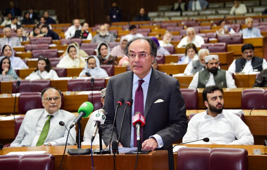 Pakistans-Finance-Minister-to-Arrive-in-China-to-Discuss-the-Rescheduling-of-a-15-billion-Energy-Loans-July-24-NSN-Asia