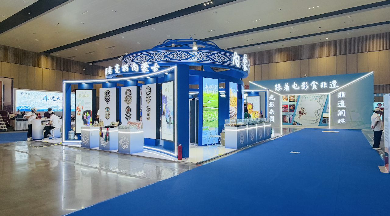 Xinjiang Hosts Cultural Heritage Exhibition Showcasing Silk Road Diversity